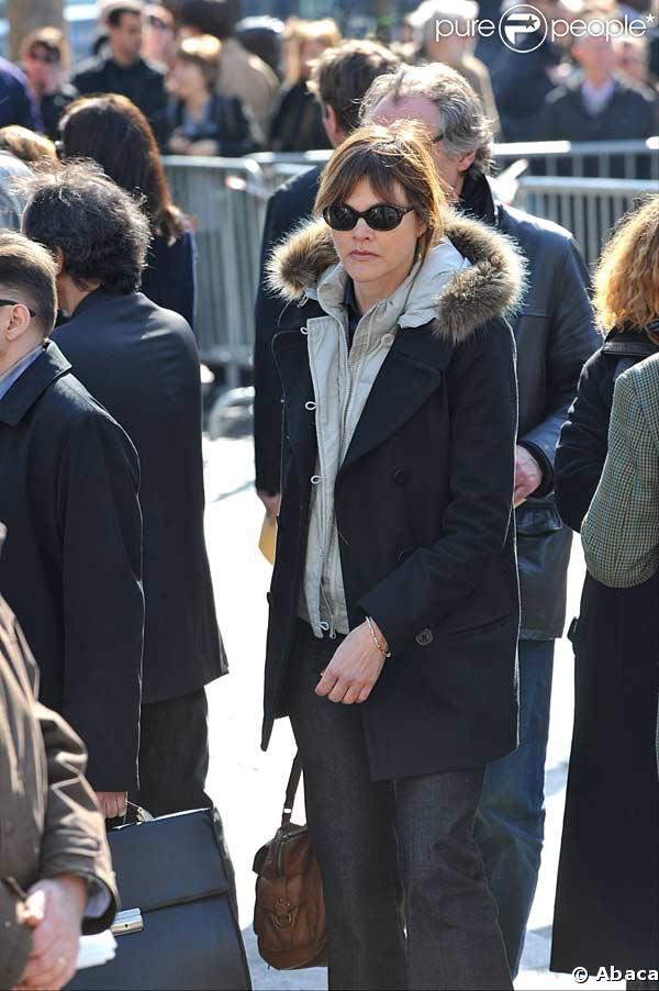 Alexandra Kazan à l'enterrement d'Alain Bashung