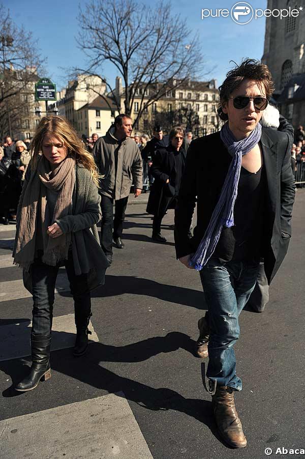 Mélanie Thierry et Raphael à l'enterrement d'Alain Bashung