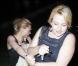 Hilary Duff et sa cousine quittant un restaurant de Toluca Lake à Los Angeles le 19 mars 2009. Heureusement qu'elle est là pour protéger la petite 