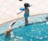 Britney Spears prend du bon temps entre deux concerts, et s'occupe de ses enfants. Mars 2009