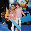Angie Harmon et ses deux filles, Alex Kingston et sa princesse, et tous les autres enfants des stars... fans de "Monstres contre Aliens" !