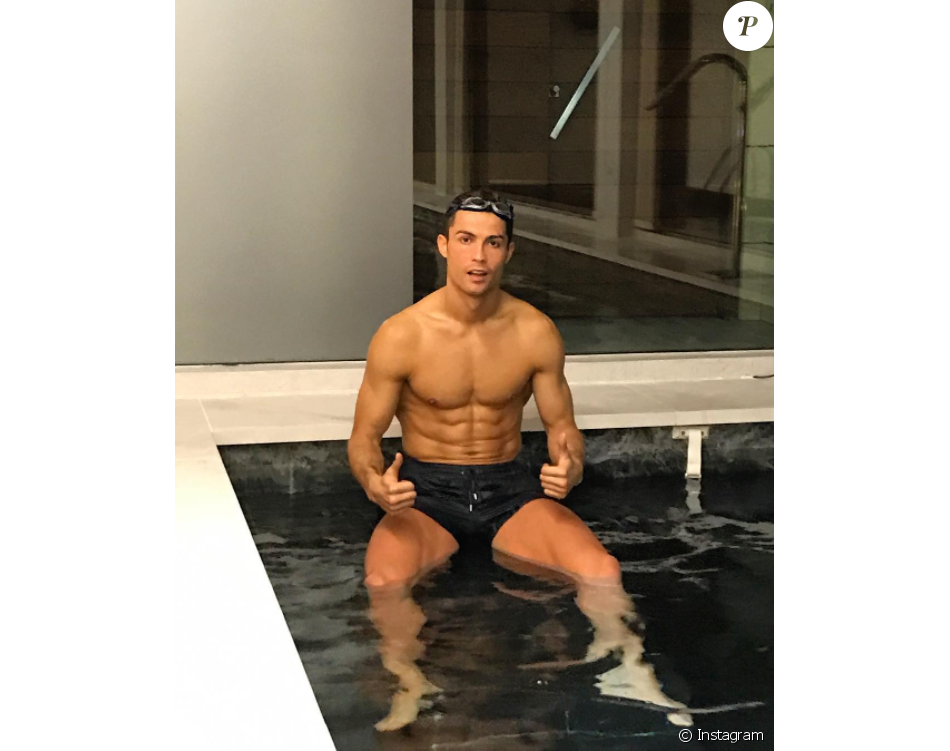 Cristiano Ronaldo et ses abdos. Photo Instagram.