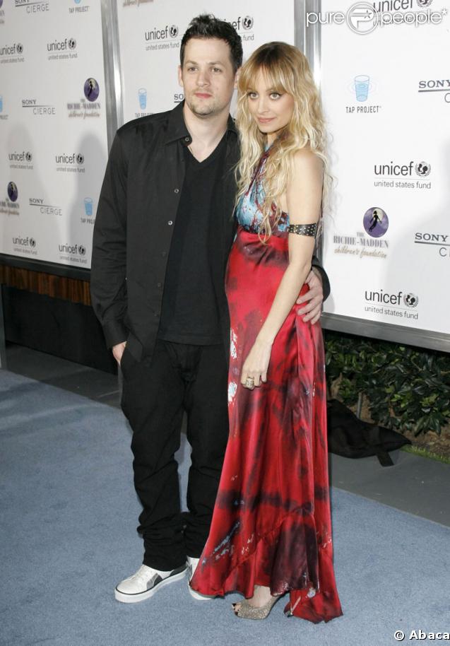 Joel Madden et Nicole Richie lors de la soirée caritative pour l'Unicef Tap Project organisée par Sony Cierge et The Richie-Madden Children fondation à Los Angeles le 23 mars 2009