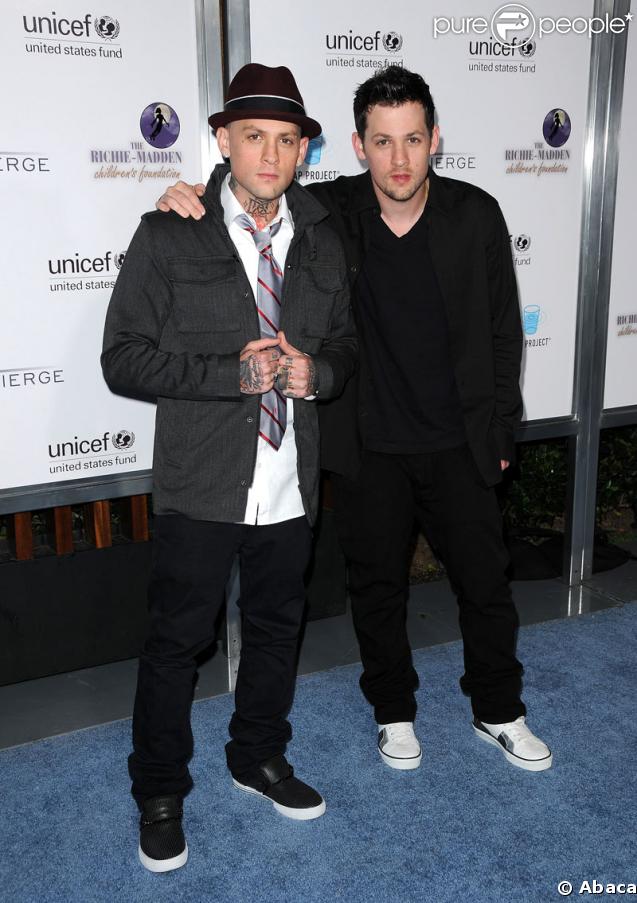 Benji et Joel Madden lors de la soirée caritative pour l'Unicef Tap Project organisée par Sony Cierge et The Richie-Madden Children fondation à Los Angeles le 23 mars 2009