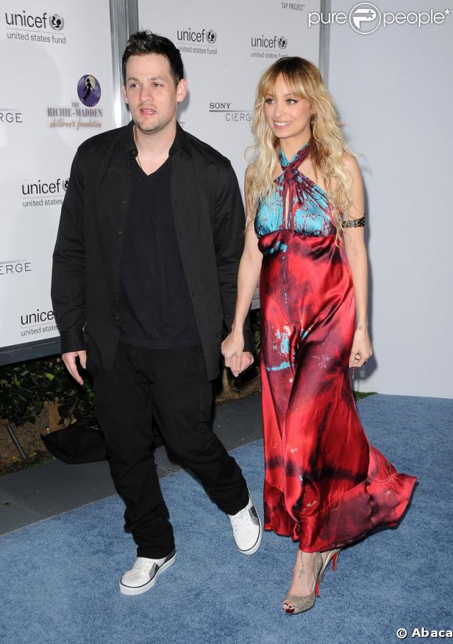Joel Madden et Nicole Richie lors de la soirée caritative pour l'Unicef Tap Project organisée par Sony Cierge et The Richie-Madden Children fondation à Los Angeles le 23 mars 2009