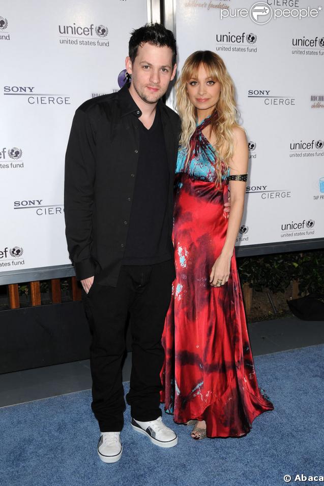 Joel Madden et Nicole Richie lors de la soirée caritative pour l'Unicef Tap Project organisée par Sony Cierge et The Richie-Madden Children fondation à Los Angeles le 23 mars 2009