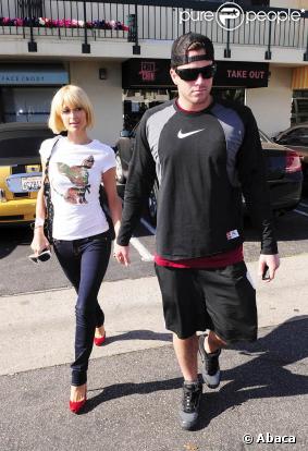 Paris Hilton et son amoureux Doug Reinhardt  dans les rues de Los Angeles