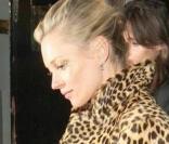 Kate Moss à la sortie du Groucho Club hier soir à Londres