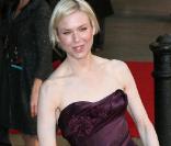 Renée Zellweger avait pourtant une jolie robe... C'est dommage !