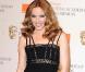Kylie Minogue et ses chaussures trop grandes. Est-ce pour cette raison que la chanteuse se tient si mal ? 