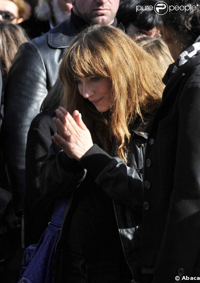 Julie Depardieu, à l'enterrement de son frère Guillaume...