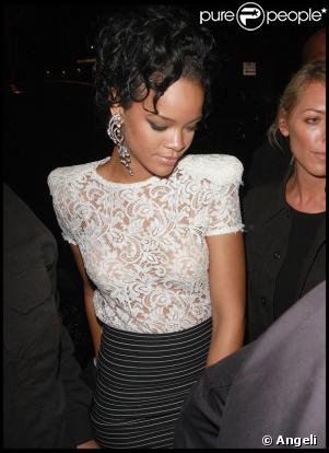 Rihanna lors d'une soirée au Bar Delux à Hollywood le 26 mars 2009