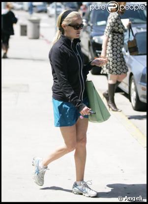 Reese Witherspoon en shopping à Brentwood, le 27 mars 2009    