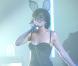 Lily Allen en scène : un look de bunny, de chauve-souris, ou de Catwoman ? Sexy, en tout cas...