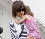 Katie Holmes et Suri à la sortie d'un studio de danse de Malibu. La petite mignonne est trop chouquette avec ses ballerines ! 02/04/09