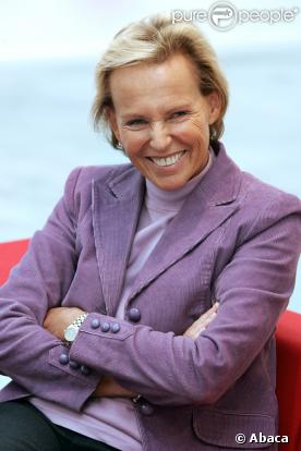 Christine Ockrent garde le sourire, contrairement à nombre de ses collaborateurs...