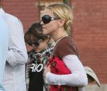 Promenade en famille pour Madonna au Malawi, en compagnie de Mercy