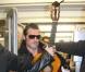 Visite du métro au son des guitares  