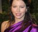 Jessica Biel, drapée en parme, est d'un naturel désarmant... 