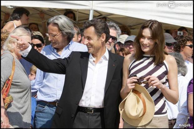 Carlita et Nicolas, accueillis comme des stars à la remise du 1er prix du Trophée Virginio Bruni-Tedeschi. 13/04/09