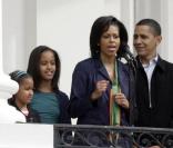 Barack Obama, Michelle Obama et leurs filles Sasha et Malia lors du lundi de Pâques à la Maison Blanche le 13 avril 2009