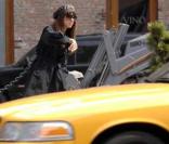 Jessica Alba cherche à arrêter un deuxième taxi : en vain ! 
