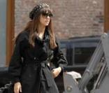 Jessica Alba cherche à arrêter un quatrième taxi : en vain ! 
