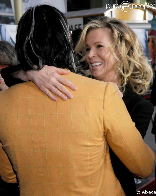 Tendres retrouvailles pour Kim Basinger et Mickey Rourke lors de l'avant-première de The Informers à Hollywood le 16/04/09