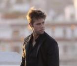 Shaun Sipos joue David Patterson dans  Melrose Place 2.0.  Un air suspect et un look de mafioso, il est le digne héritier de son papa... 