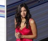 Jessica Lucas à la sortie d'une caravane... C'est louche tout ça ! 