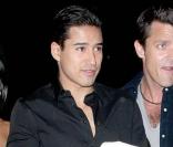 Mario Lopez est accompagné pour assister à la fête organisée par Eva Longoria 