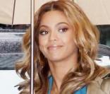 Beyoncé et son gigantesque parapluie, à New York le mercredi 22 avril 2009
