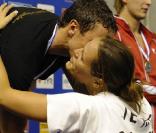 Laure Manaudou et Frédérick Bousquet, lors du podium du 50 mètres nage libre, au Championnat de France de natation, le 26 avril 2009 à Montpellier !