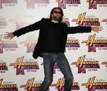 Frédéric Beigbeder prend toute la place sur le tapis rouge sur la Première de 