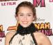 Miley Cyrus, rayonnante au cinéma Gaumont de Marignan sur les Champs Elysées à Paris pour la Première de "Hannah Montana"