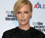 Charlize Theron, pour la soirée hommage à Tom Hanks, à l'occasion du 36e Film Society of Lincoln Center's Gala, qui s'est tenu au Alice Tully Hall de New York, le 27 avril 2009 !
