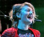 Drew Barrymore déchaînée en compagnie de son boyfriend au Festival de Coachella