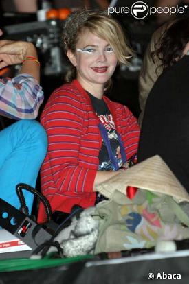 Drew Barrymore déchaînée en compagnie de son boyfriend au Festival de Coachella