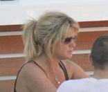 Rachel Hunter déjeune avec des amis dans un hôtel de Miami le 3 mai 2009