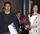    Le prince héritier Frederik et la princesse héritière Mary arrivent au Righospitalet à Copenhagen   