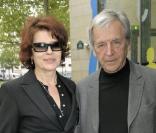 Fanny Ardant et Constantin Costa-Gavras lors du Gala Champêtre organisé dans la Cinémathèque française dans le cadre de l'exposition Jacques Tati, 2 temps, 3 mouvements - 5 mai 2009