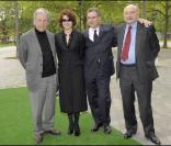 Constantin Costa-Gavras, Fanny Ardant, Serge Toubiana et Maître Georges Kiejman lors du Gala Champêtre organisé dans la Cinémathèque française dans le cadre de l'exposition Jacques Tati, 2 temps, 3 mouvements - 5 mai 2009