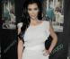 Kim Kardashian à la soirée de promotion du livre de Tori Spelling, le 13 avril. Elle porte une sublime robe blanche des australiens Camille and Marc, tout comme... Ginnifer Goodwin ! 
