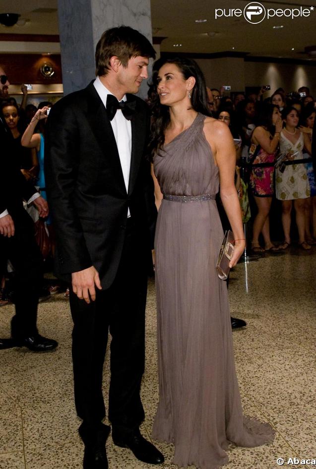 Demi Moore et Ashton Kutcher samedi soir lors du dîner des correspondants avec le président Barack Obama