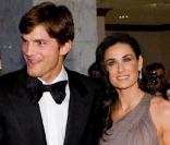 Demi Moore et Ashton Kutcher samedi soir lors du dîner des correspondants avec le président Barack Obama