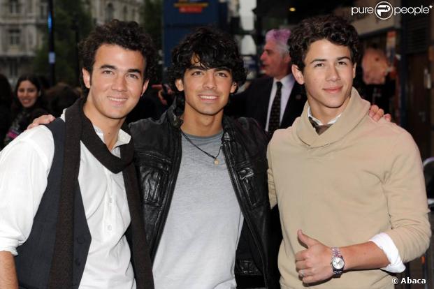 Les Jonas Brothers étaient hier à Londres pour l'avant-première de leur film  Jonas Brothers : The 3D concert experience 