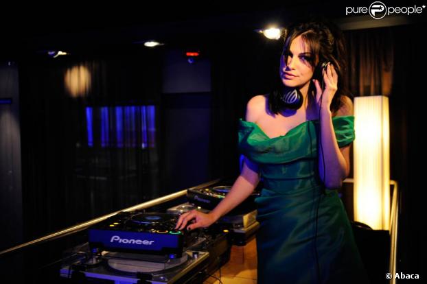 Helena Noguerra a joué les DJ de luxe hier à l'hôtel Kube à Paris !