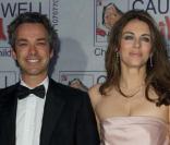 Elizabeth Hurley arrive au Butterfly Ball dans le parc de Battersea à Londres le 14 mai 2009. Une soirée caritative pour les enfants infirmes.  