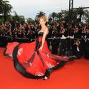 Une Frédérique Bel flamboyante et une Juliette Binoche radieuse sur le tapis rouge du palais des festivals !