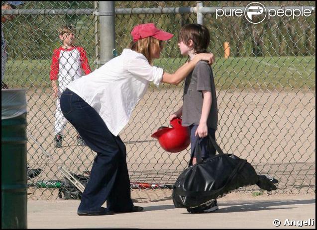 Calista Flockhart et son fils Liam, moments sportifs mais tendres aussi !